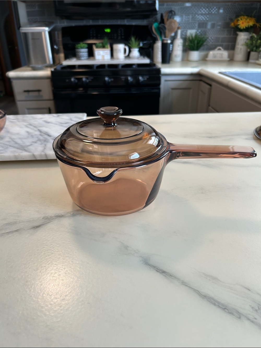 Pyrex Amber Glass 1 Liter Saucepan with Pour Spout and Lid - Elegant Cookware